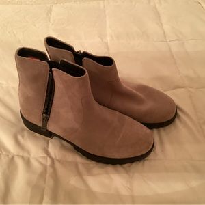 Sorel women’s emelie size 9 bootie